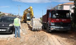 Çeşme Belediyesinden yol yenileme seferberliği
