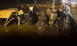 İçinde 20 yolcu bulunan minibüs suya gömüldü: Faciadan dönüldü!