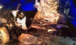 İki otomobil çarpıştı: Korkunç kazada 3 ölü, 3 yaralı