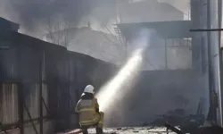 İzmir'de geri dönüşüm fabrikasında yangın