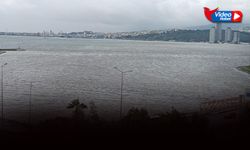 İzmir'de sağanak hayatı felç etti: Körfez'in rengi değişti!