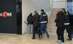 Kendilerini polis olarak tanıtıp 5 milyona yakın vurgun yaptılar!