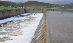 Manisa'da Bağyolu Barajı taştı: Vatandaşlar su salımını izlemeye koştu!