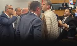 Büyükşehir Meclisinde Akın Gürlek kavgası... CHP protesto etti AK Partililer ayaklandı tugay meclisi kapattı