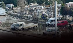 Sağanak yağış yola sürükledi: Buca'da çöp krizi!