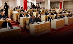 Tarkan repliği gündem oldu: Bayraklı’da ‘Atıl Kurt’ polemiği