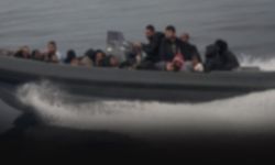 İzmir açıklarında 11'i çocuk 28 düzensiz göçmen yakalandı