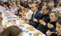 İzmir'de iftar sofrası bu kez Foça'da kuruldu... "Kimse yalnız hissetmesin istiyoruz!"