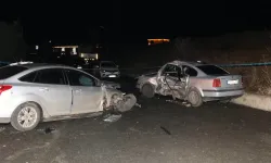 Otomobil, park halindeki araca çarptı: Yaralılar var!