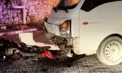 Manisa'da motosiklet ile kamyonet çarpıştı: 2 yaralı