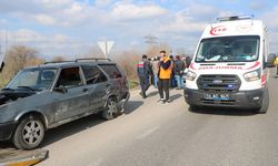 Hafriyat kamyonu otomobile çarptı: Yaralılar var!