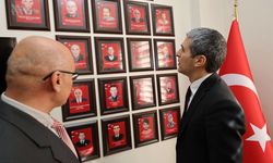 Afyonkarahisar'da kiraz üreticilerine tuzak dağıtıldı