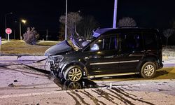 Tır ile hafif ticari araç çarpıştı: 1 ölü, 1 yaralı!