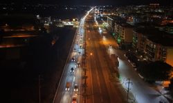 İzmir-Ankara yolunda bayram trafiği... Araç kuyruğu 3 kilometreye ulaştı!