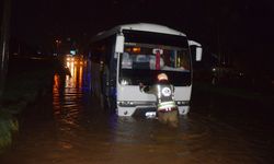 Manisa'da etkili olan sağanak hayatı olumsuz etkiledi