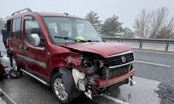 Uşak'ta bariyere çarpan hafif ticari araçtaki 6 kişi yaralandı