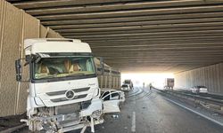 Uşak'ta tır ile çarpışan otomobilin sürücüsü yaralandı