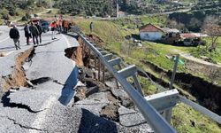 Aydın'da toprak kayması; kara yolu ikinci kez çöktü