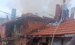 İki katlı ahşap ev yandı: Kullanılamaz hale geldi!