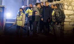 Başkan Tugay'dan gece mesaisi: Çalışmaları yerinde inceledi!