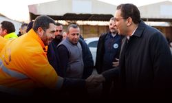 Bayram öncesi Balçova'da dayanışma tablosu: Başkan Yiğit emekçilerle buluştu!