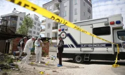 Çatıdan düşen yaşlı adam 52 günlük yaşam savaşını kaybetti!