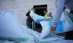 Kemalpaşa Belediyesi'nden çiftçiye 208 ton gübre desteği!