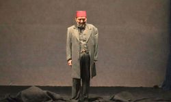 Ege Üniversitesinde 'Firavunla Yüzyüze' oyunu sahnelendi