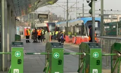 İstanbul'da raydan çıkan tramvaylar çarpıştı!