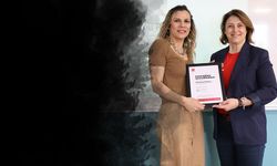 İEÜ İşletme Fakültesi'ne 'küresel' tescil