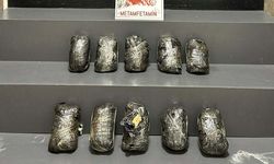 İzmir'de polisin durdurduğu otomobilde 10 kilo metamfetamin ele geçirildi