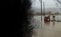 İzmir'de sağanak etkili oldu: Gölcük Gölü taştı