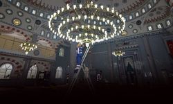 İzmir’in camilerinde bayram temizliği