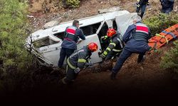 Kontrolden çıkan otomobil 100 metrelik uçuruma devrildi: 1 ölü, 1 yaralı!