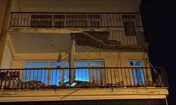 Korku dolu anlar: Balkon çöktü, tüm bina tahliye edildi!