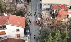 Metruk bina park halindeki aracın üzerine çöktü!