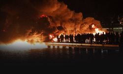 Marina'da yangın paniği... Alevler 8 motoryatı yuttu!