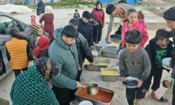 Okulun kazanı iftarda tarım işçileri için kaynadı