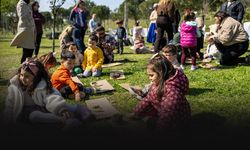 Bornovalı minikler doğa ile buluştu... Eğlenirken öğrendiler!