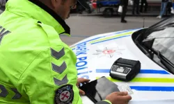 Polisin ’dur’ ihtarına uymayıp kaçtı: Ehliyetsiz sürücüye 281 bin TL ceza!