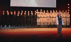 İzmir’de 18 Mart töreni: Şehitler minnetle anıldı