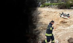 Sel sularında can pazarı: Biri kurtarıldı, diğeri öldü!