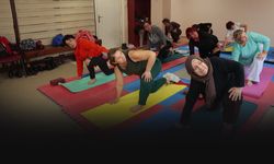 Konak'ta ileri yaş merkezinde yoga keyfi