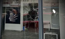 CHP'nin ilçe başkanlığına taşlı saldırı!