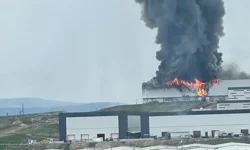 Dumanlar yükseldi: Ankara'da mobilya deposunda yangın