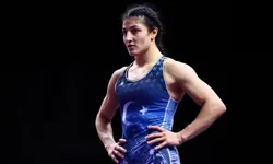 Milli güreşçi Elvira Süleyman Kamaloğlu'ndan gümüş madalya!