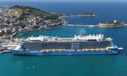 Kuşadası'na kruvaziyerle 4 bin 600 turist geldi