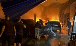 Antalya'da tamirhanede korkutan yangın: 5 araç kül oldu