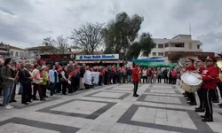 Atatürk'ün Foça'ya gelişinin 92. yılı yürüyüş ve törenle kutlandı