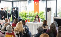 Latife Tekin Bornova’da gençlerle buluştu